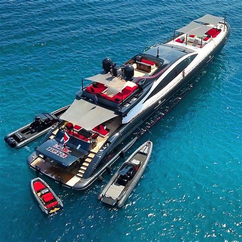 yacht black legend.